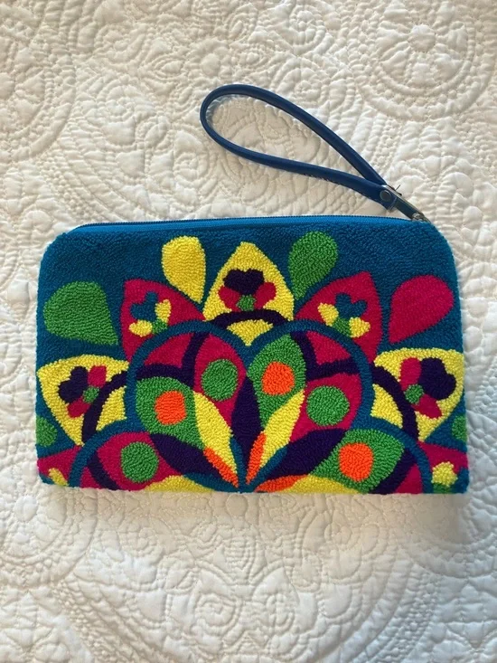 Brand New Embroidered Wristlet Clutch - Picture 2 of 5